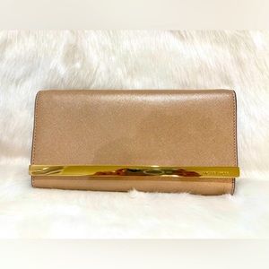 Michael Kors rose gold clutch 👛
